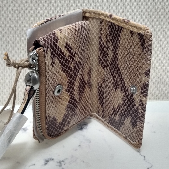 HOBO Dart Card and Coin Leather Wallet - Picture 12 of 16